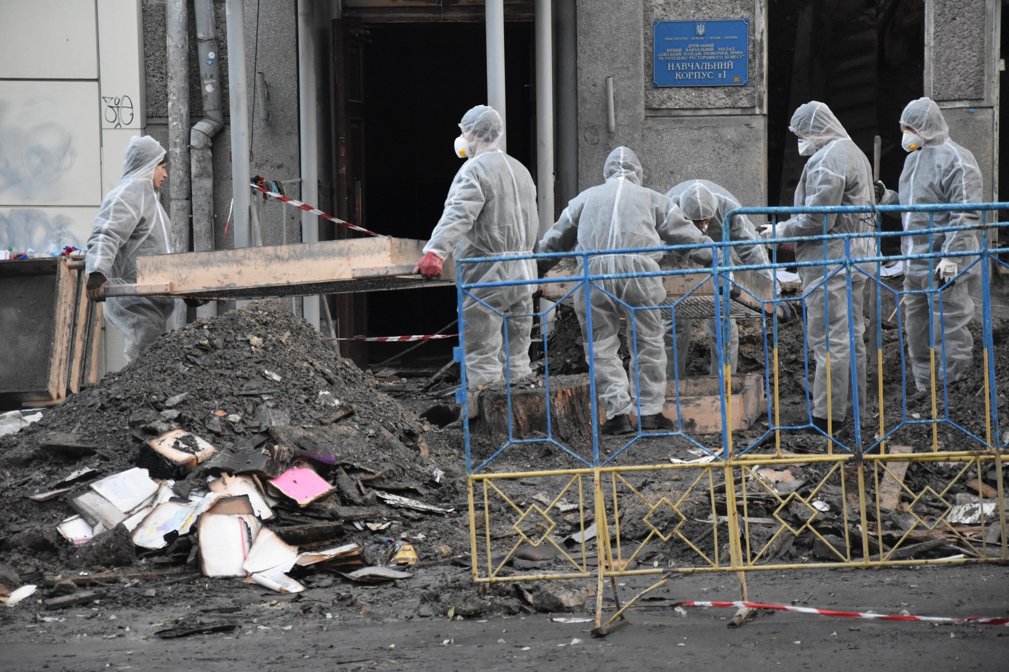 На одном из участков завала Одесского колледжа есть угроза обрушения перекрытия