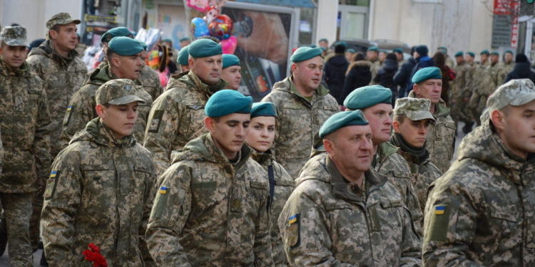 Вернувшиеся из ООС морпехи 36-й бригады прошли маршем по центру Николаева (ФОТО и ВИДЕО)