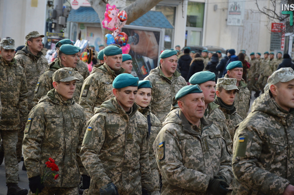Вернувшиеся из ООС морпехи 36-й бригады прошли маршем по центру Николаева (ФОТО и ВИДЕО)