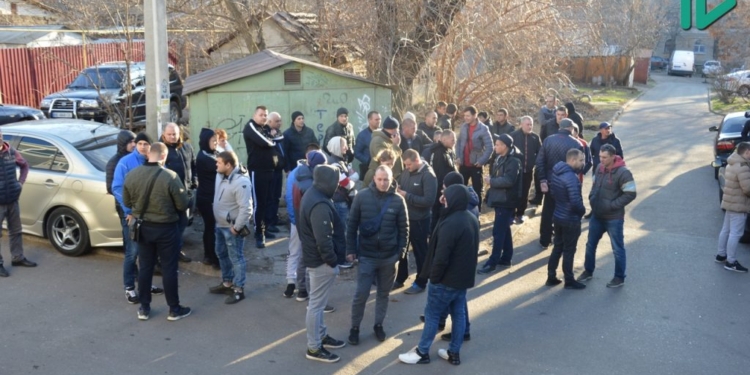 Николаевских таксистов, организовавших акции протестов после резонансного ДТП, предупредили о возможном увольнении (ФОТО)