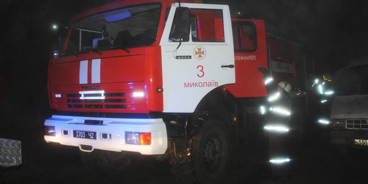 На причале. На Намыве горел 2-этажный бокс (ФОТО)