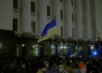 На Банковой собирается митинг, ставят палатки