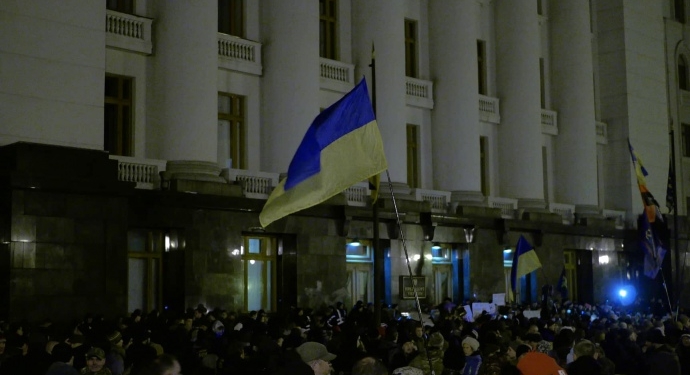 На Банковой собирается митинг, ставят палатки