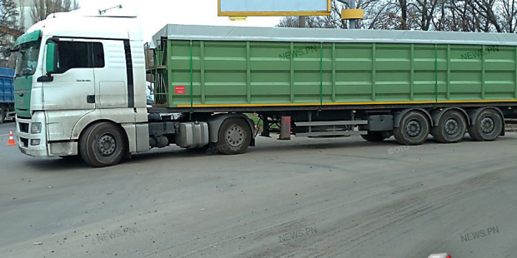 В Николаеве грузовик протаранил  «маршрутку»,  двое пассажиров пострадали (ФОТО)