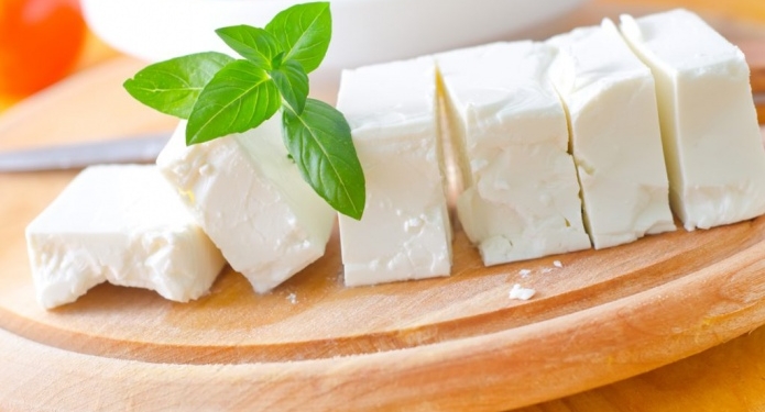 Из украинских магазинов исчезнет сыр фета, но сам продукт останется – с другим названием
