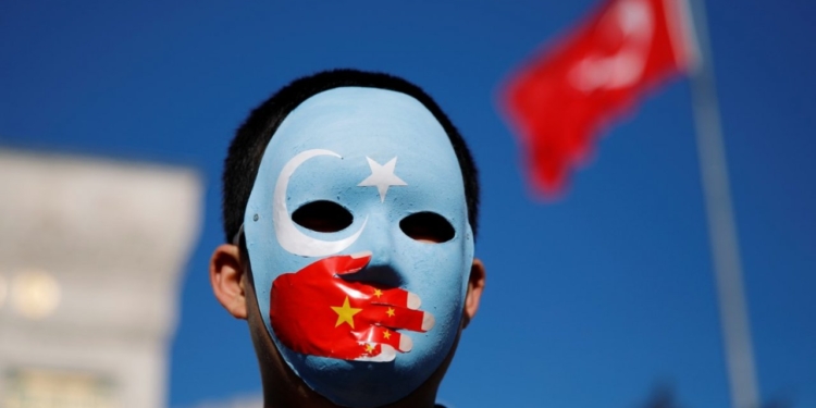 Власти Китая уничтожают документы о репрессиях и «перевоспитании» мусульман