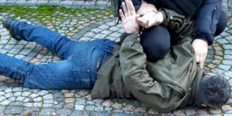 Под Киевом мужчина открыл огонь по военной автоколонне