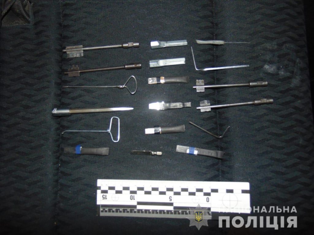 В Николаеве благодаря бдительности жителей полиция задержала двух квартирных воров 3