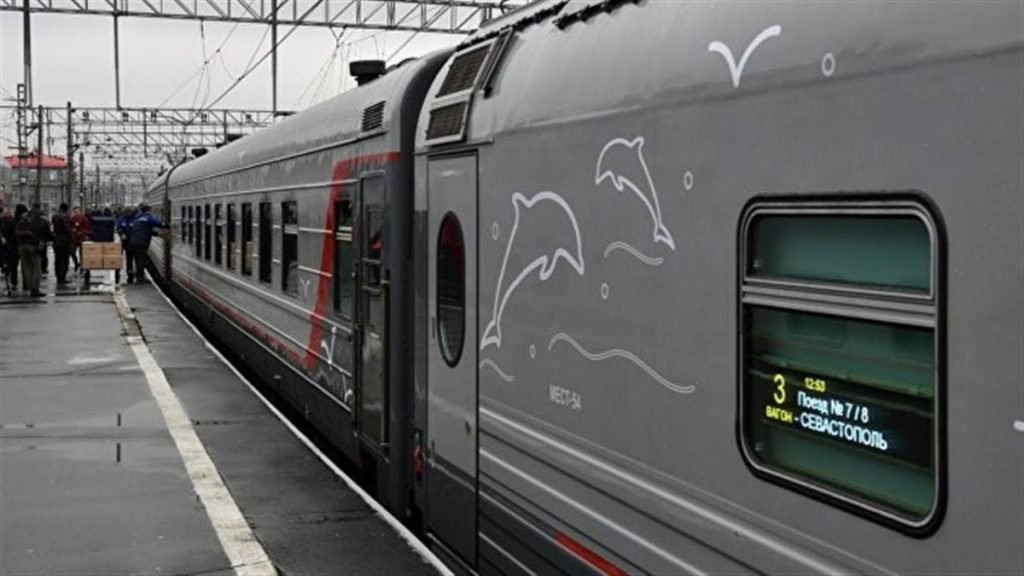 Приехали: Первые пассажиры поезда из РФ в Крым внесены в «Миротворец» 1