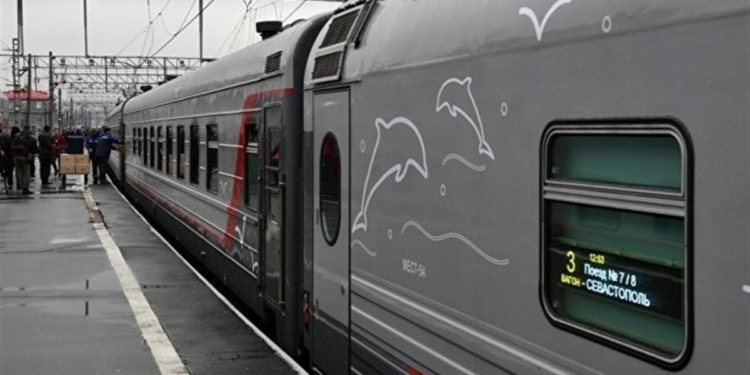 Приехали: Первые пассажиры поезда из РФ в Крым внесены в «Миротворец»