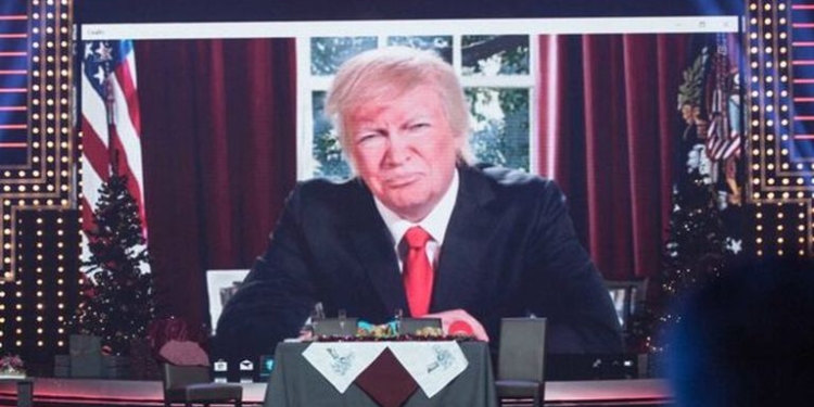 “95-ый квартал” показал номер, где Трамп поздравляет Зеленского, играя членом на пианино (ВИДЕО)