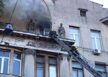 Пожар в Одесском колледже: 1 погибшая, 12 пострадавших (ФОТО, ВИДЕО)
