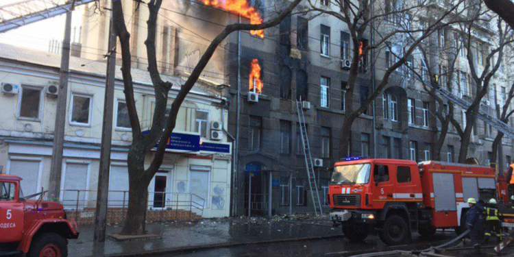Пожар в Одесском колледже: 1 погибшая, 12 пострадавших (ФОТО, ВИДЕО)