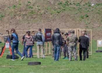 В Николаеве женщина, проходившая с ребенком мимо стрельбища полиции, получила пулевое ранение (ДОКУМЕНТ)