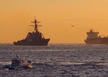 Ракетный эсминец ВМС США зашел в Черное море (ФОТО)
