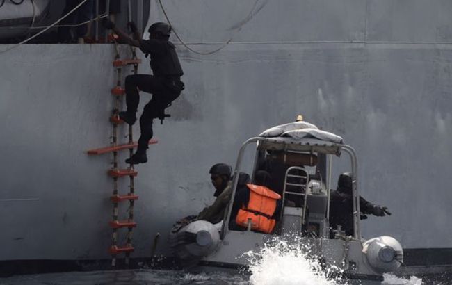 У берегов Камеруна пираты напали на танкер, среди моряков украинец 1