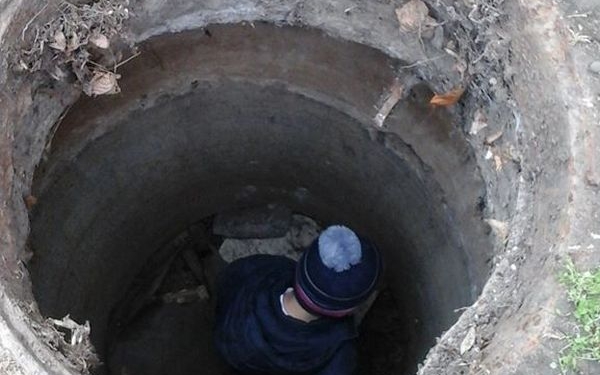 В Николаеве в открытый люк упал младшеклассник (ФОТО, ВИДЕО). ОБНОВЛЕНО