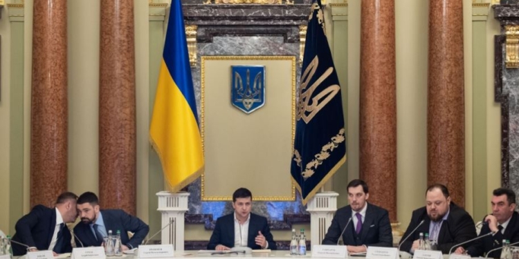 Сигнал. “Нет результатов”-  Зеленский уволил двух губернаторов