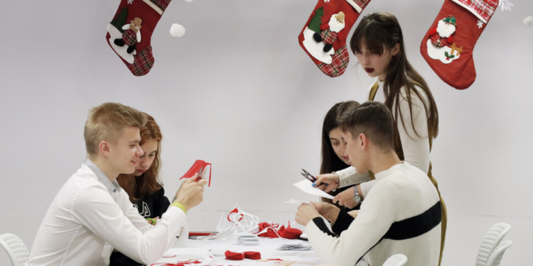 Миколаївський УАЛ і ельфи-помічники запустили проєкт Майстерня Святого Миколая (ФОТО, ВІДЕО)