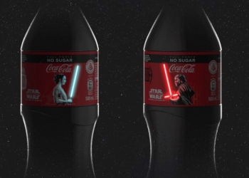 Coca-Cola выпустила ограниченную версию напитка со световым мечом на бутылке (ВИДЕО)