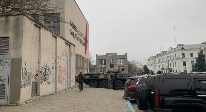 БТРы в Херсоне. Там проводят обыски по делу Гандзюк (ФОТО)