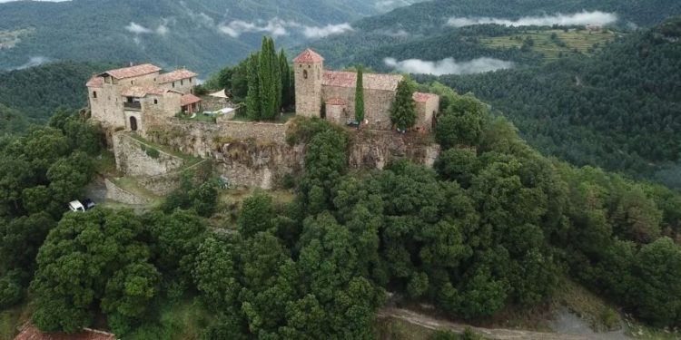 В Испании можно снять замок Х века всего за 300 евро в сутки