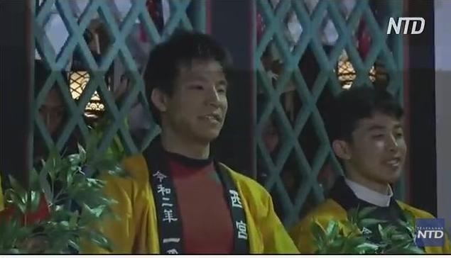 Пять тысяч японцев бегали по храму за звание «Счастливчик года» (ВИДЕО)