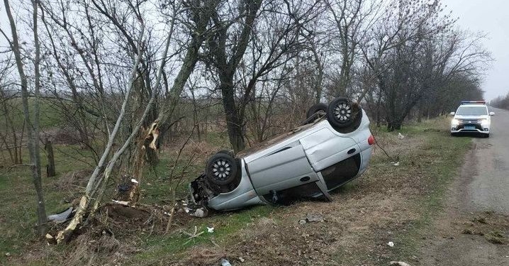 Утреннее ДТП на Николаевщине: водитель погиб, пассажирка в больнице (ФОТО)