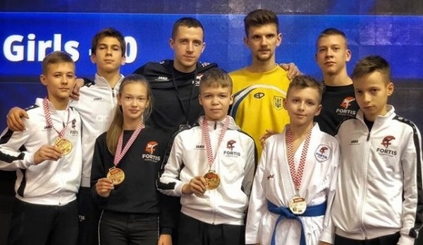 Юные каратисты из Николаева завоевали шесть наград на турнире в Хорватии 1