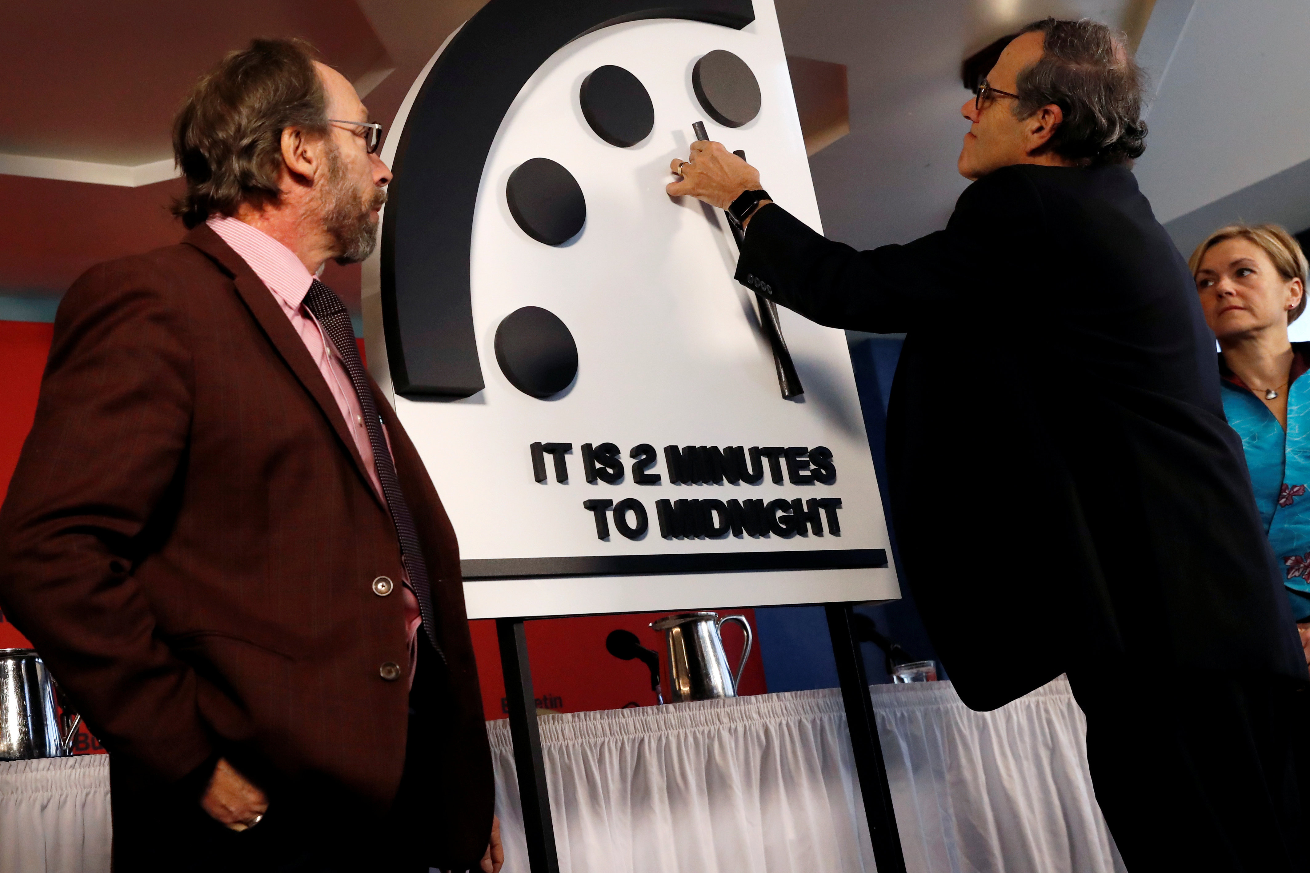 Часы Судного дня перевели еще на 20 секунд вперед – до ядерной катастрофы осталось 100 секунд