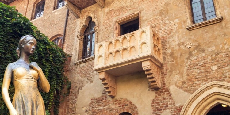 Хотите со своей «второй половинкой» провести День влюбленных в Доме Джульетты в Вероне? Тогда пишите письмо