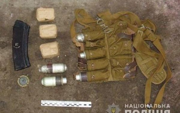 Полицейские Николаевщины выяснят, как боевые патроны, гранаты ВОГ и ружье попали к жителю Казанковского района (ФОТО)