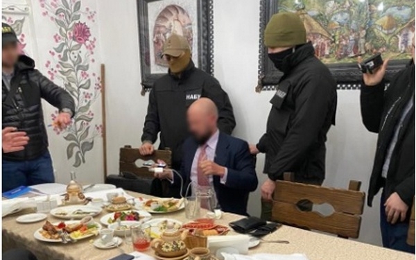 $5 млн. предлагали главе ФГИУ за назначение определенного человека директором Одесского припортового завода – предлагающих на передаче части взятки взяли (ВИДЕО)