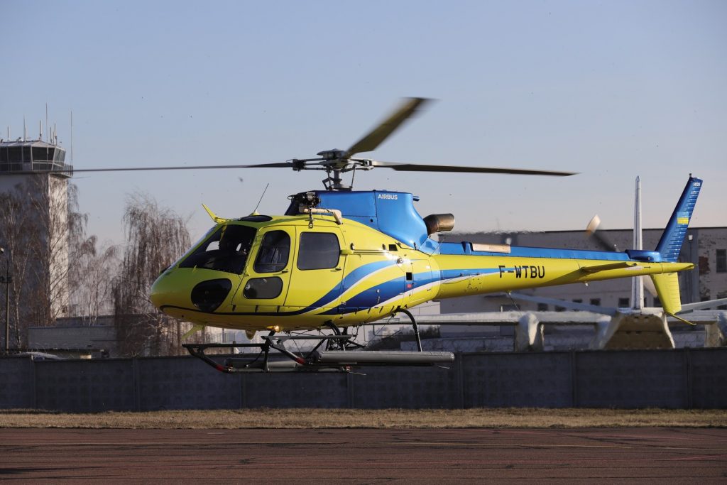 Первые ласточки: два французских вертолета для Госпогранслужбы прилетели в Украину (ВИДЕО) 1