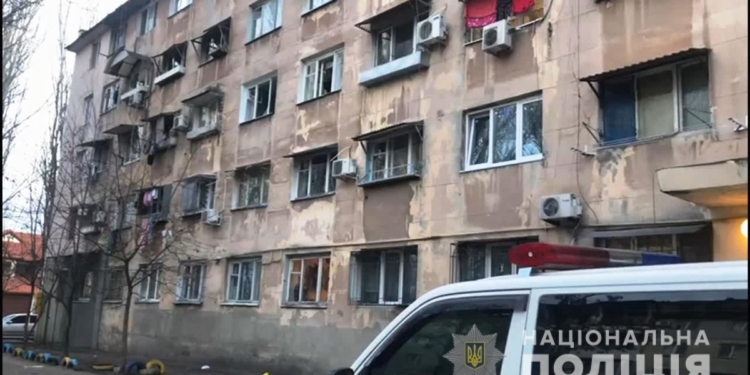 Бросил гранату и закрыл дверь – 3 человека пострадали от взрыва в Одессе (ФОТО, ВИДЕО)