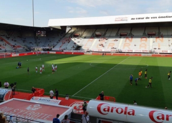 “Мое место здесь”: французский клуб по ошибке пригласил болельщиков на кладбище (ФОТО)