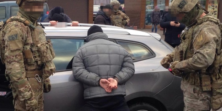 СБУ задержала в Ровно дельцов с 56 кило ртути (ФОТО, ВИДЕО)