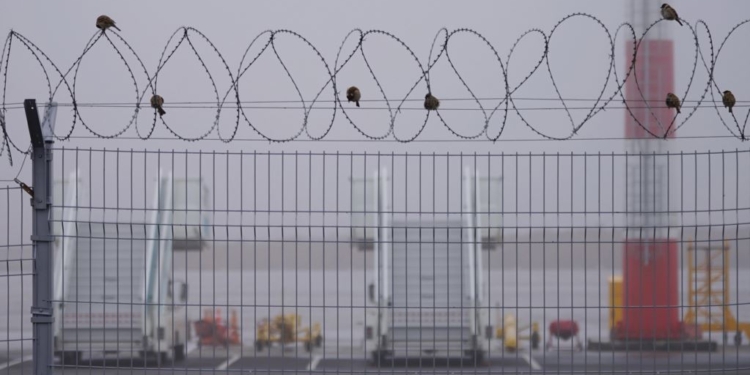 С самолета – в больницу. Смертельный китайский вирус уже в РФ