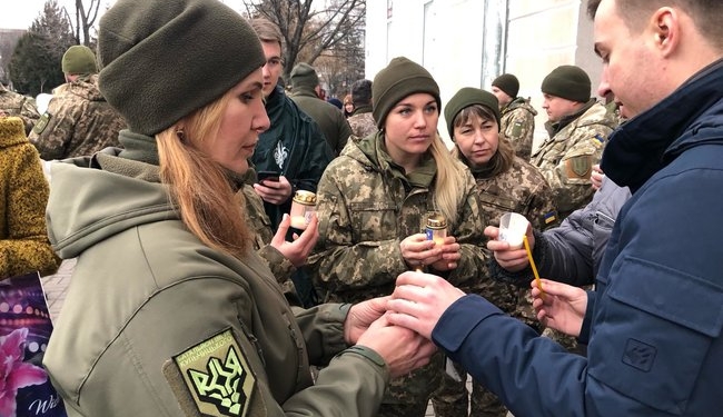 Пластуны передали Вифлеемский огонь на передовую в зону ООС (ФОТО)