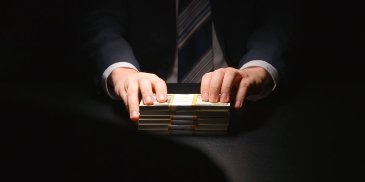 Очень IT-шная коррупция. Налоговики и IT-шники могли “прятать” миллиарды. Расследование