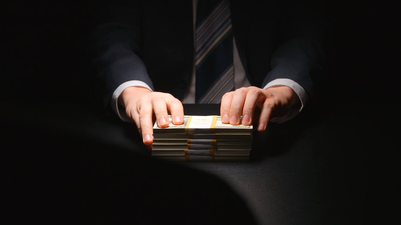 Очень IT-шная коррупция. Налоговики и IT-шники могли “прятать” миллиарды. Расследование