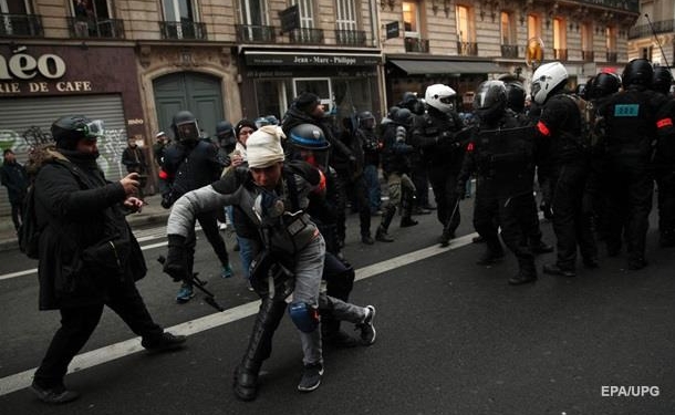 В Париже радикалы устроили беспорядки