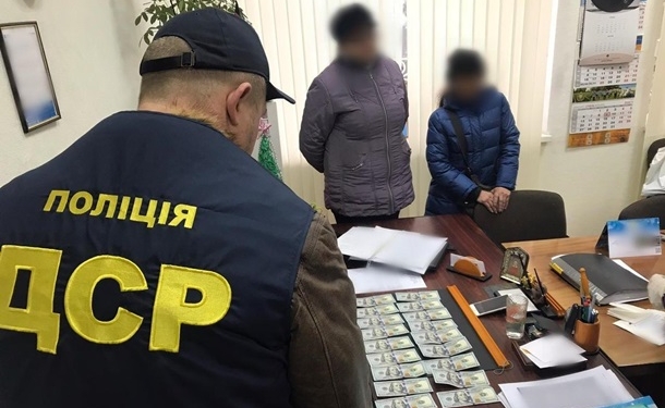 В Херсонской области задержали за взятку главу районной ОТГ