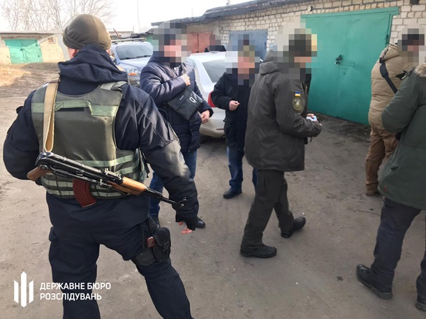 В Днепропетровской области двух военных задержали за сбыт наркотиков 1