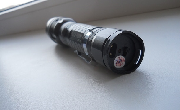 Работница ЗАГСа в Черновцах угрожала молодоженам электрошокером