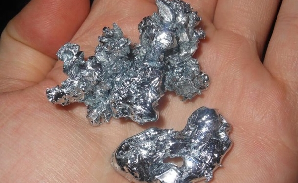 Самый редкий драгоценный металл в мире рекордно подорожал