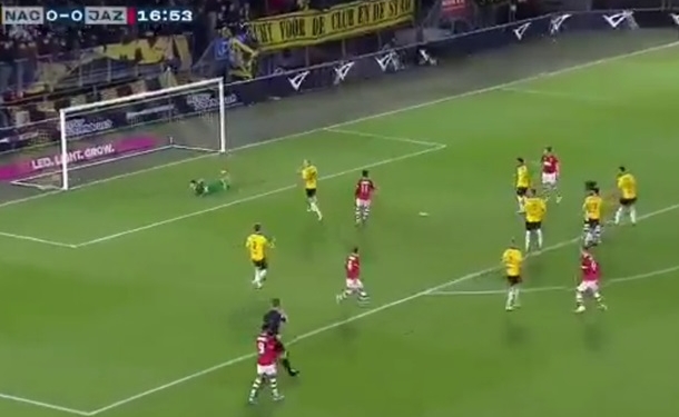 В Нидерландах фанаты оригинально спасли свою команду от гола