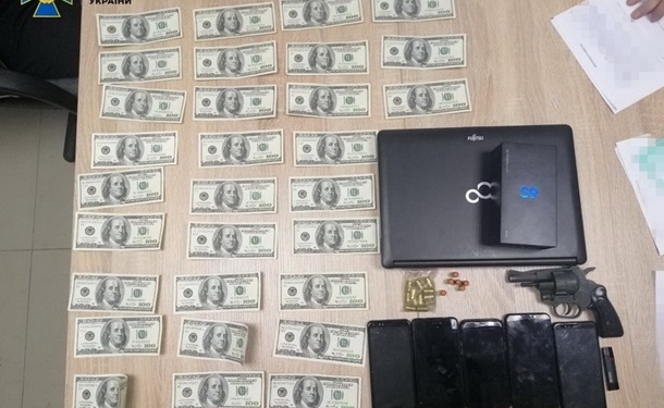 По $3 тыс. за “голову”. СБУ поймала “частных детективов” за прослушкой и сканированием сообщений (ФОТО)