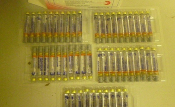 Украинский стоматолог пытался вывезти тысячи зубов из России