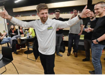 Чешские программисты бесплатно за выходные сделали сайт, на который министр хотел потратить 16 млн евро. Его уволили